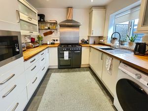 Kitchen- click for photo gallery